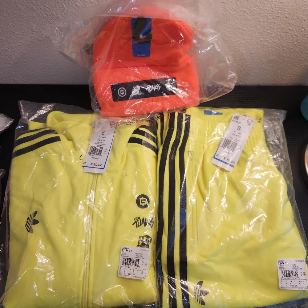 NWT Adidas Into the Metaverse BAYC PUNKS Tracksuit + Beanie S - Picture 4 of 15